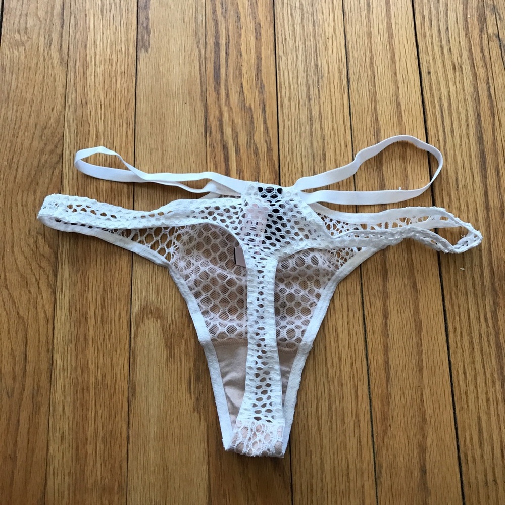 VS After Dark Lace Plunge Halter Thong Set! - Picture 8 of 8